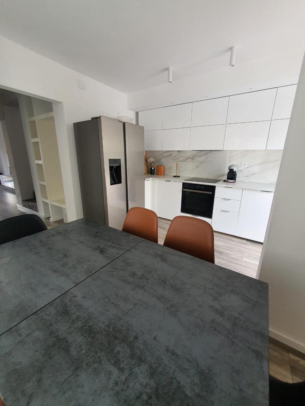 Apartment Dolphins Eye